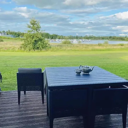 Holiday home 湖景度假屋lakeview Vacation Belturbet