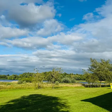 Holiday home 湖景度假屋lakeview Vacation Belturbet